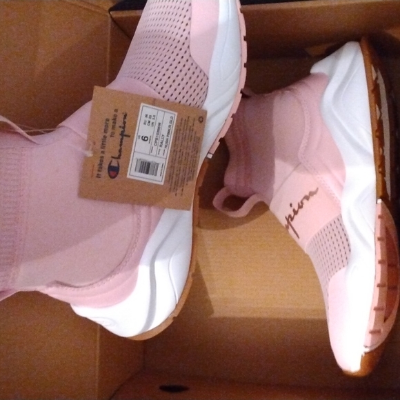 BNIB Size 6 ROSE GOLD CHAMPION RALLYS - Picture 2 of 4